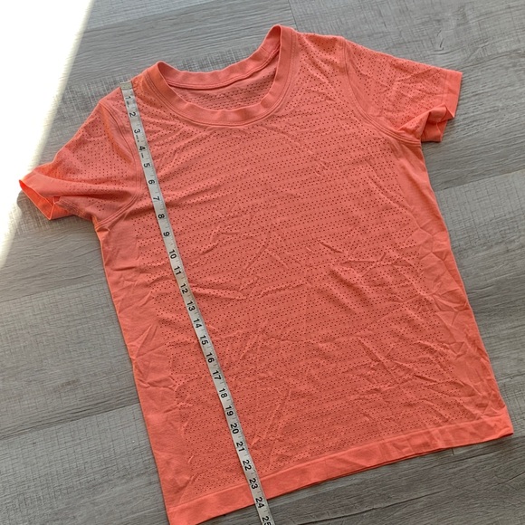 lululemon athletica Coral Short Sleeve Tee - Picture 4 of 9